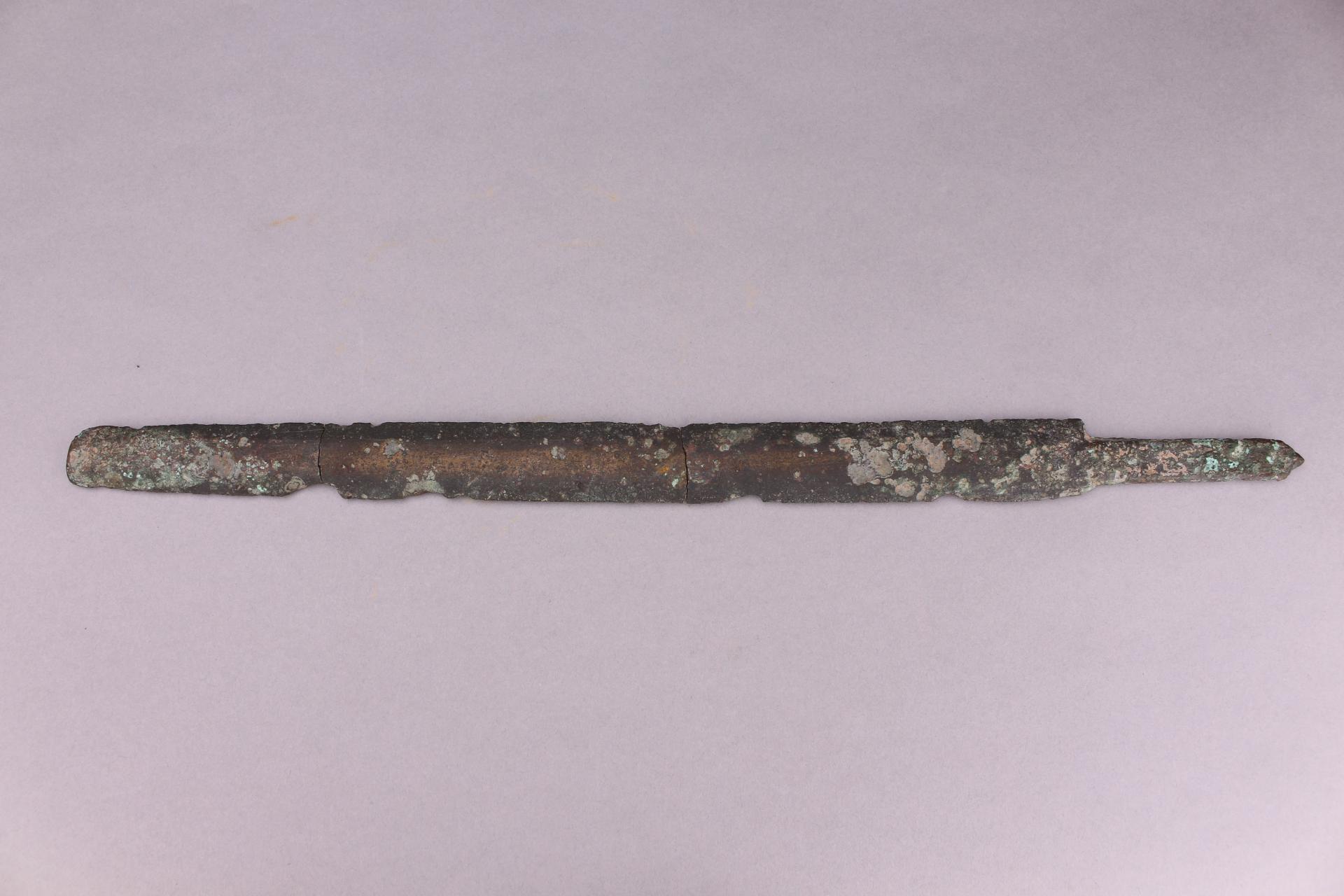 战国时期平脊铜剑