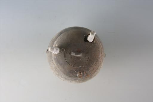 西汉盘口长束颈鼓腹圈足变形环纽弧顶盖凹弦纹彩绘泥质褐陶壶