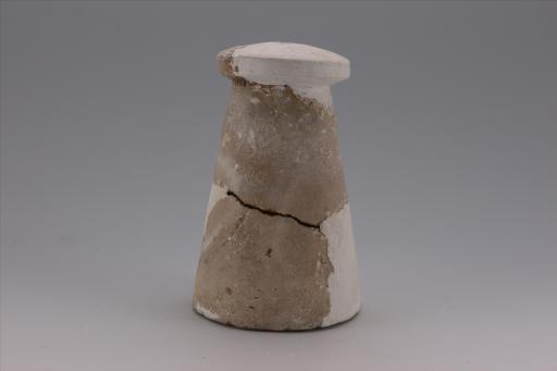 新石器时代大溪文化弧顶斜直壁夹砂红陶支座