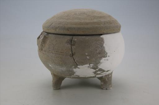 东汉子口圜底柱足弧顶盖夹细砂灰陶鼎