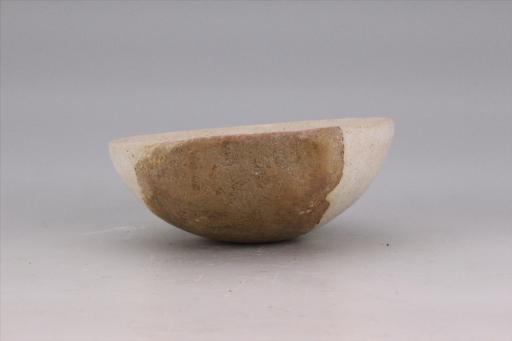 新石器时代城背溪文化侈口弧腹圜底泥质红褐陶钵