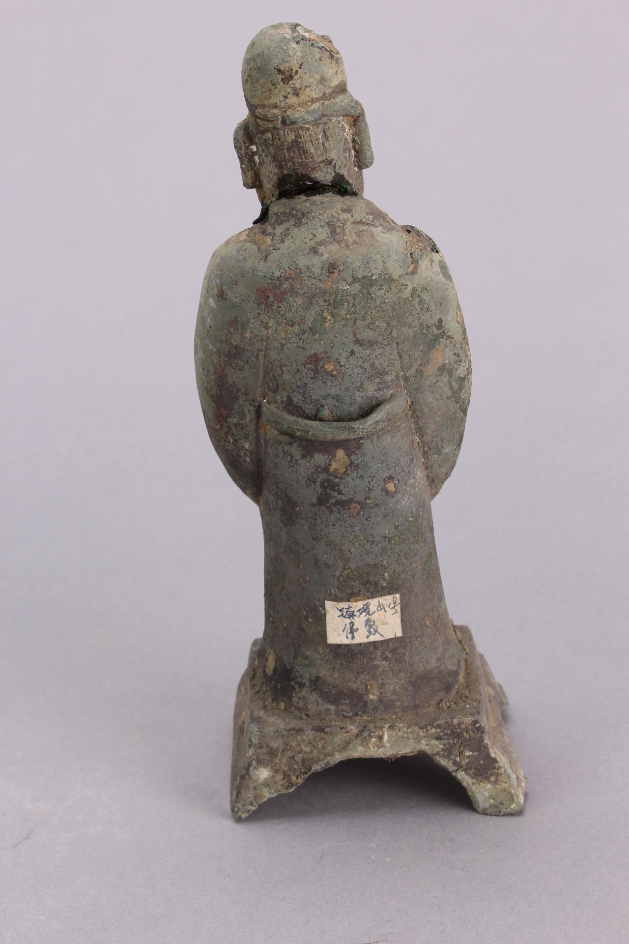 明须弥座站姿文官铜像