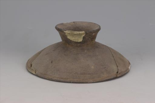 新石器时代大溪文化喇叭形钮凹弦纹黑陶盖