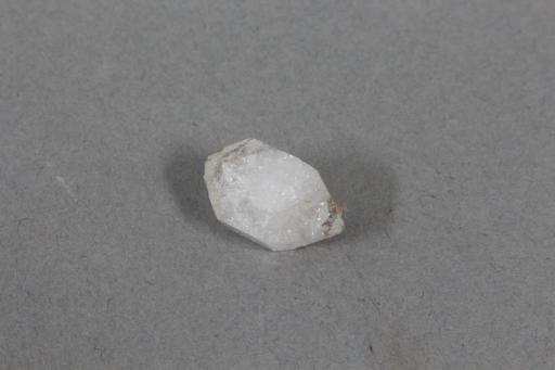 东汉六面体无色透明水晶器