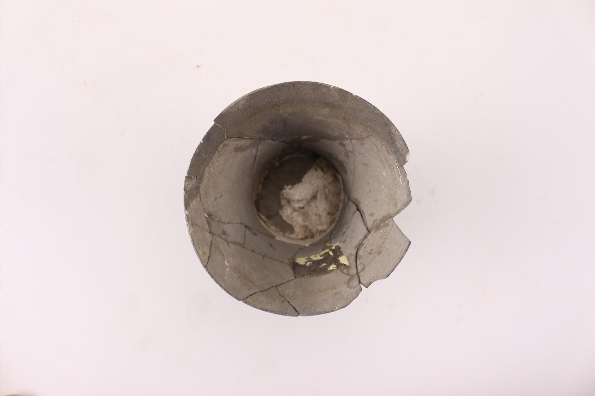 新石器时代屈家岭文化斜腹平底凹弦纹黑陶杯