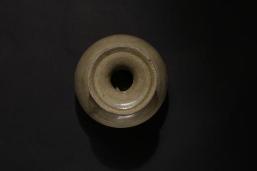 西晋盘口鼓腹青釉瓷壶