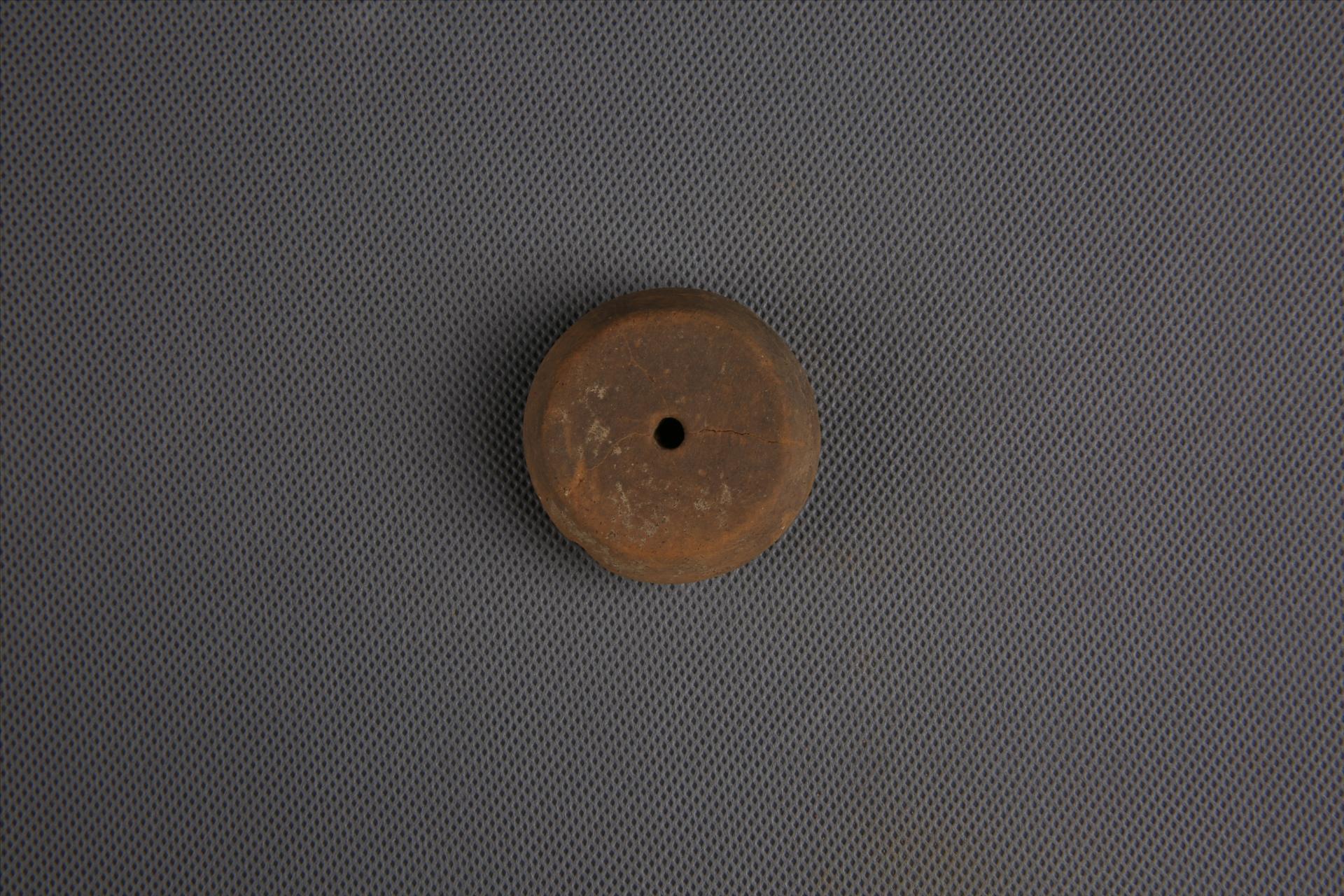 新石器时代屈家岭文化算珠形中穿夹砂黄褐陶纺轮