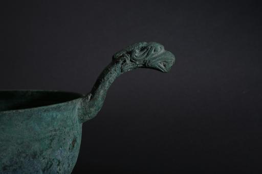 东汉末期鸷雕首柄铜魁