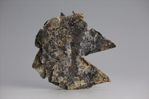 春秋时期兽形三尾包锡箔锡饰片