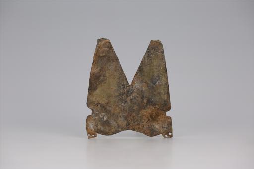 春秋时期曲顶燕尾形锡饰片