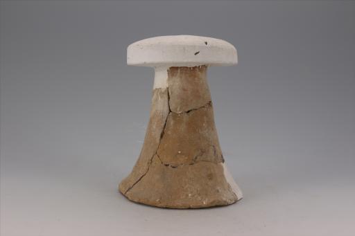 新石器时代大溪文化弧顶喇叭状底夹砂红陶支座
