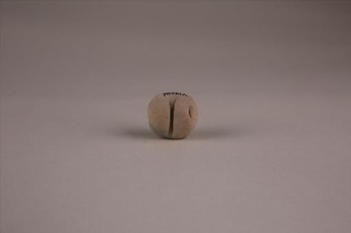 商圆形凹槽夹细砂黄褐陶网坠