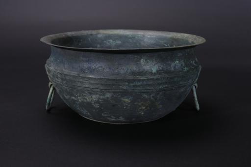 东汉仰折沿束颈铺首衔环铜鋗