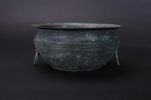 东汉仰折沿束颈铺首衔环铜鋗