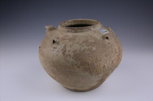 六朝鼓腹鸡首四系青釉瓷罐