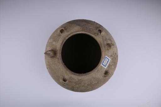 六朝鼓腹鸡首四系青釉瓷罐