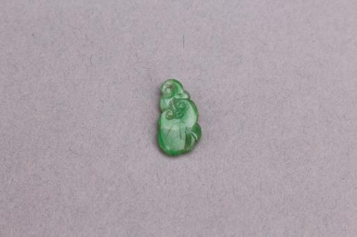 清卷云纹青绿色玉饰件