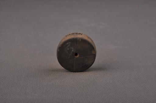新石器时代屈家岭文化算珠形中穿刻划线纹夹细砂灰褐陶纺轮