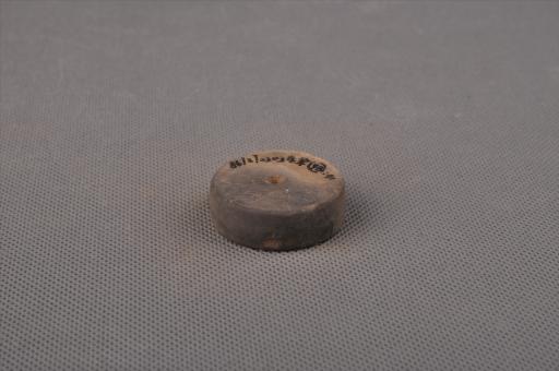 新石器时代屈家岭文化算珠形中穿刻划线纹夹细砂灰褐陶纺轮