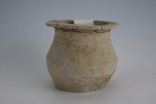东汉敛口平沿鼓腹夹细砂灰陶井