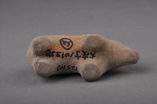 东汉长腹矮足夹砂灰陶猪