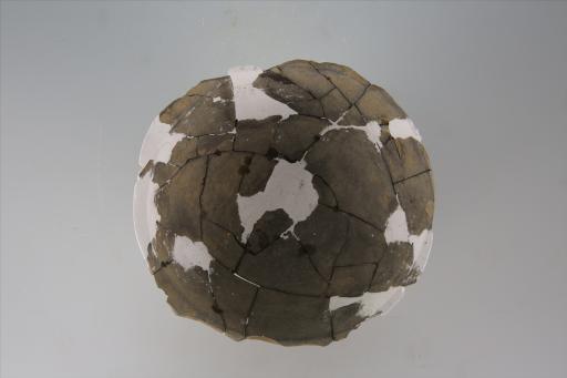 新石器时代屈家岭文化敞口弧腹镂孔高圈足泥质灰黑陶豆