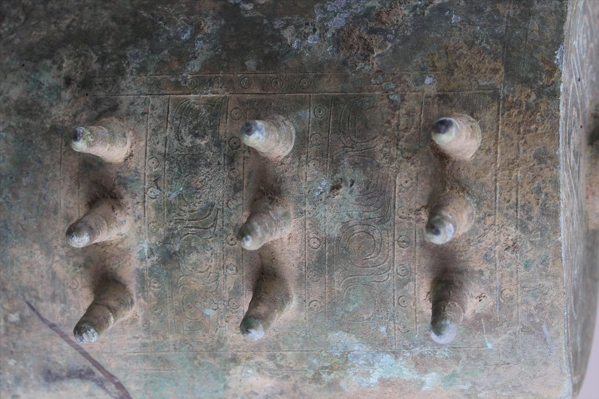 西周晚期变形鸟纹铜甬钟