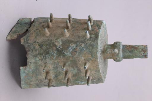 西周晚期变形鸟纹铜甬钟