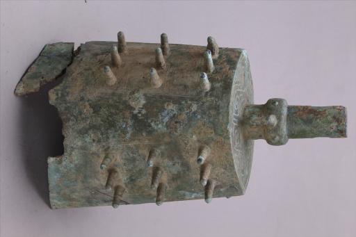 西周晚期变形鸟纹铜甬钟