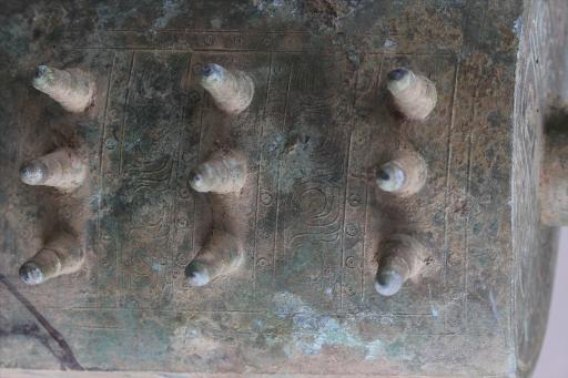 西周晚期变形鸟纹铜甬钟