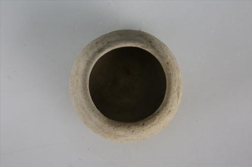 东汉敛口扁折腹圜底泥质灰陶釜