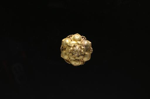 元莲花形如意纹金饰件