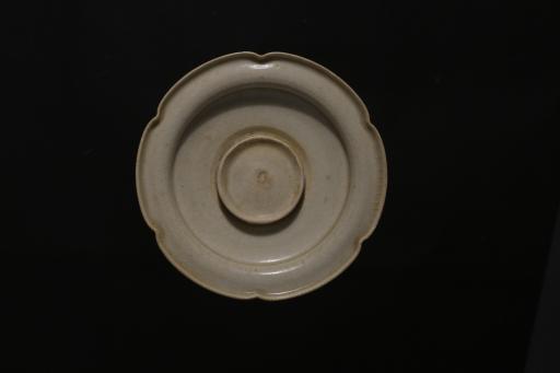 宋荷口影青釉瓷盏托