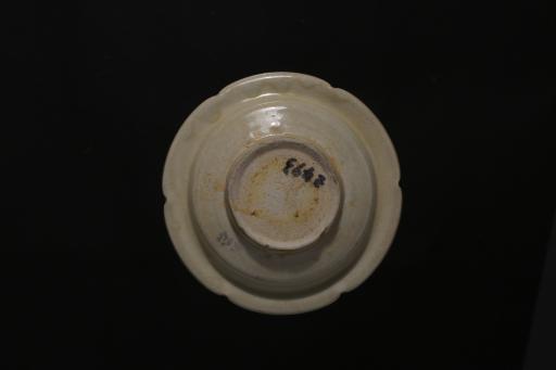 宋荷口影青釉瓷盏托