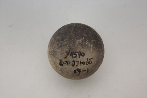 东汉侈口扁鼓腹削棱泥质褐陶罐