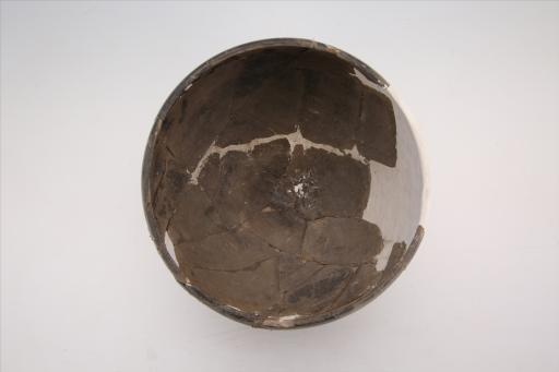 宋敛口圆腹泥质磨光黑皮陶量钵