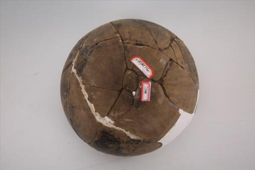 宋敛口圆腹泥质磨光黑皮陶量钵