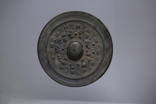 东汉方枚神兽纹铜镜