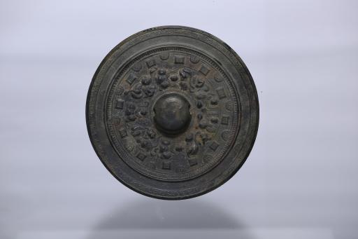 东汉方枚神兽纹铜镜