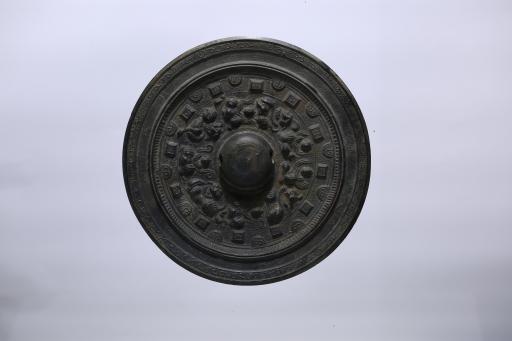 东汉方枚神兽纹铜镜