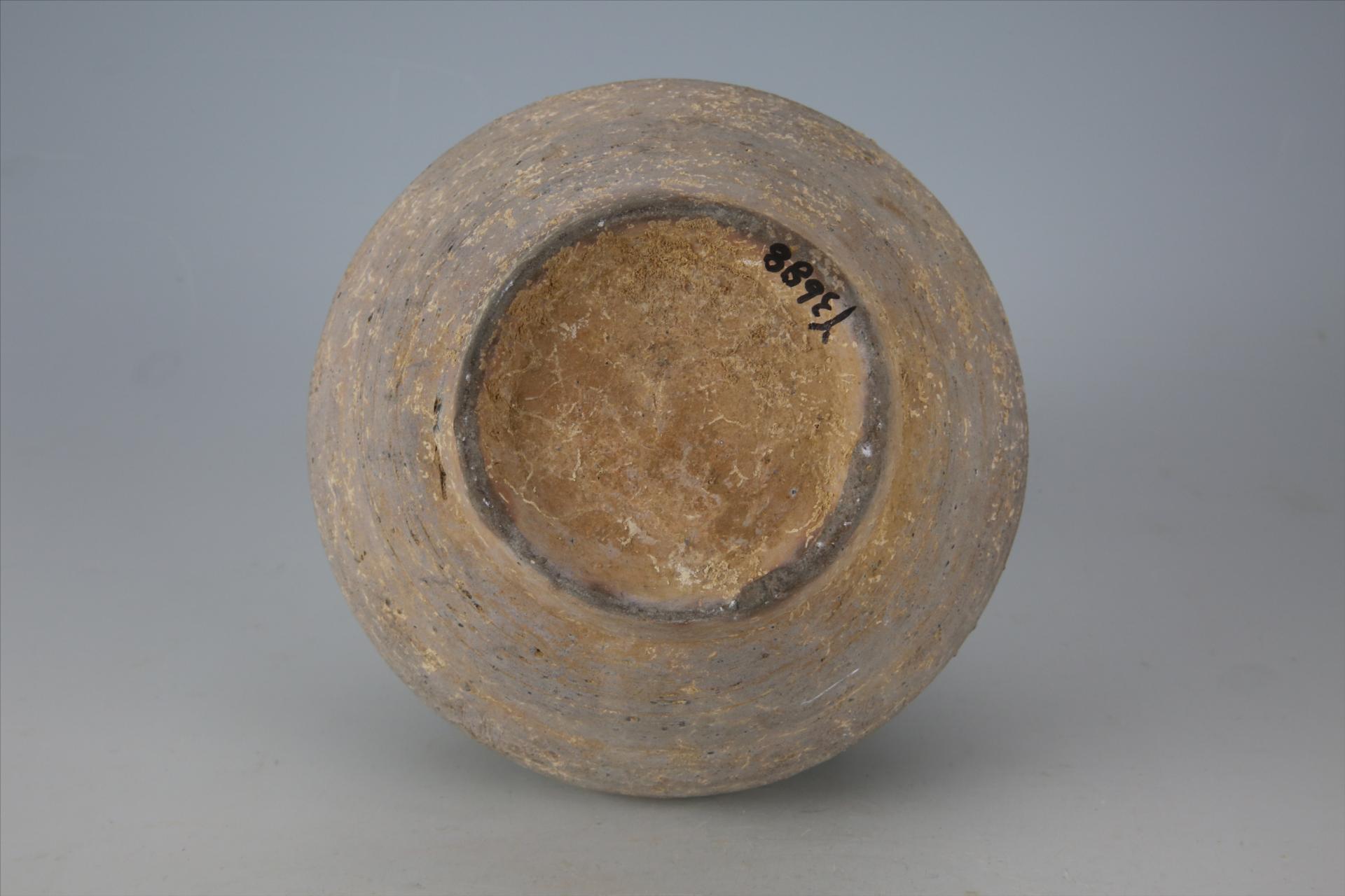 南朝侈口双耳凹弦纹灰陶壶