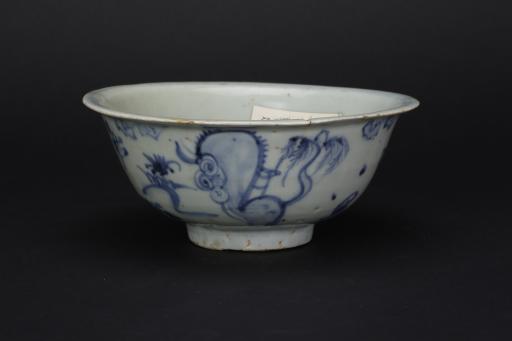 明中期侈口圈足高士图青花瓷碗