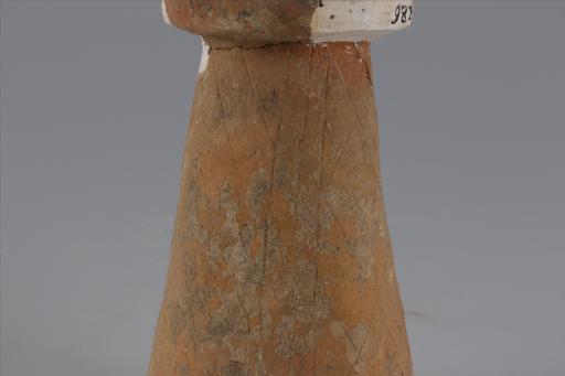 新石器时代大溪文化弧顶斜直壁刻划斜线网格纹夹砂红陶支座