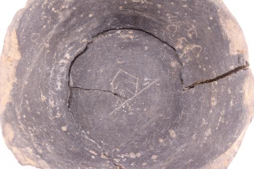 新石器时代大溪文化刻划符号夹砂黑陶圈足