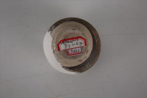 宋侈口短颈圆鼓腹卧足黑褐釉陶鸟食罐