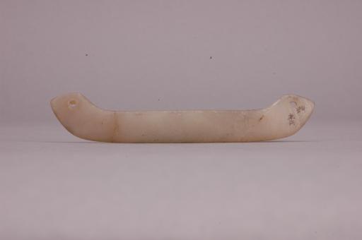 新石器时代屈家岭文化长条形米白色玉璜