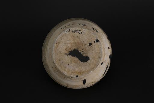 南朝侈口弧腹平底青釉瓷碗