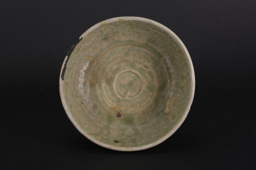 南朝侈口弧腹平底青釉瓷碗