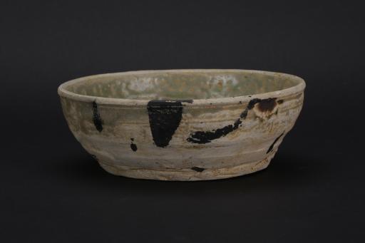 南朝侈口弧腹平底青釉瓷碗