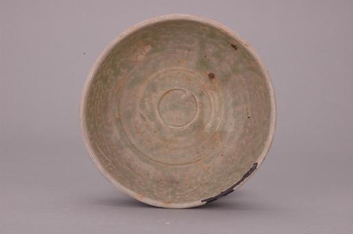 南朝侈口弧腹平底青釉瓷碗